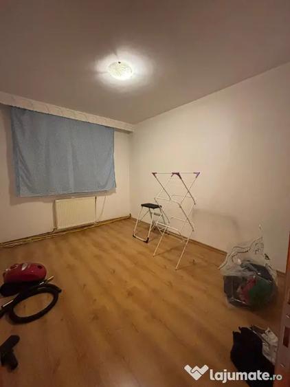 Apartament cu 3 camere decomandat, mobilat în Tomești