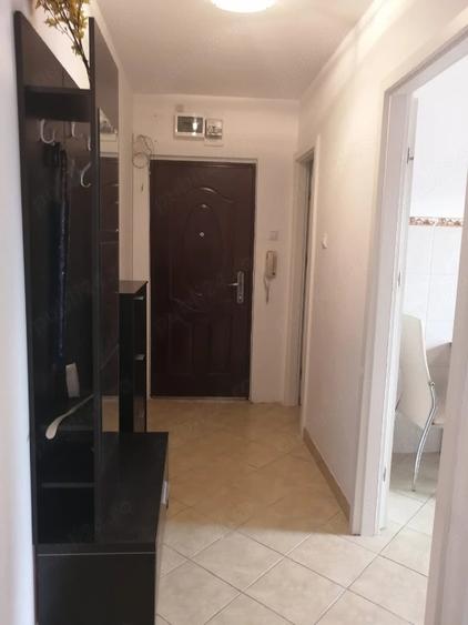 Apartament cu 2 camere semidecomandat în Girocului