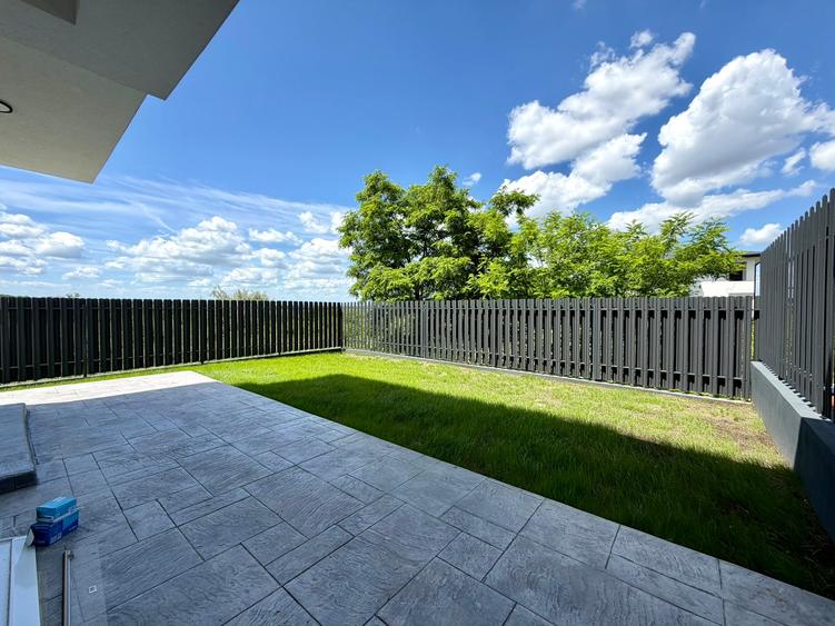 Duplex cu 4 camere cu Canalizare în Bucium