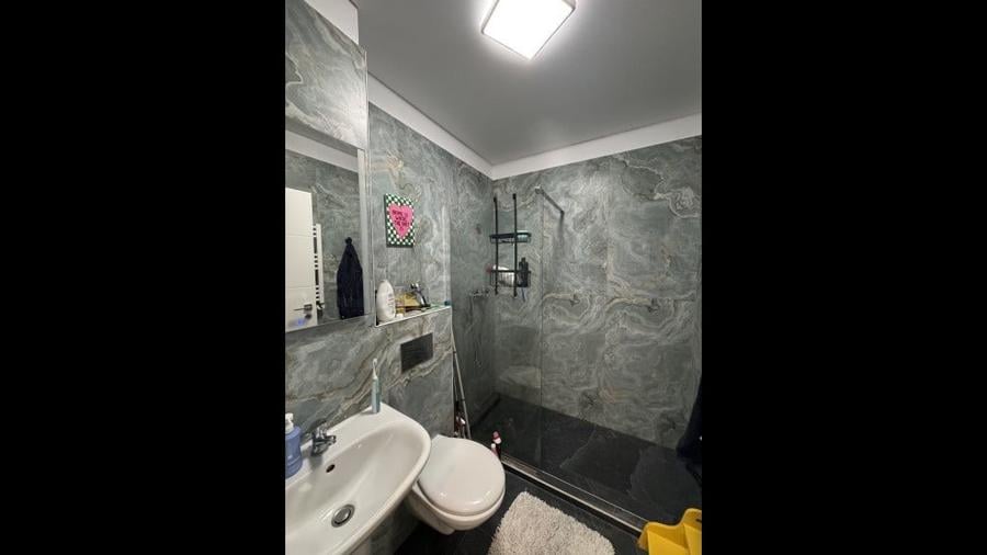 Apartament cu 4 camere semidecomandat în Viilor