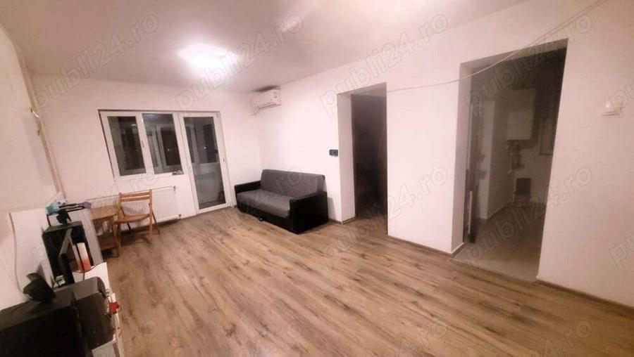 Apartament cu 3 camere semidecomandat în Central