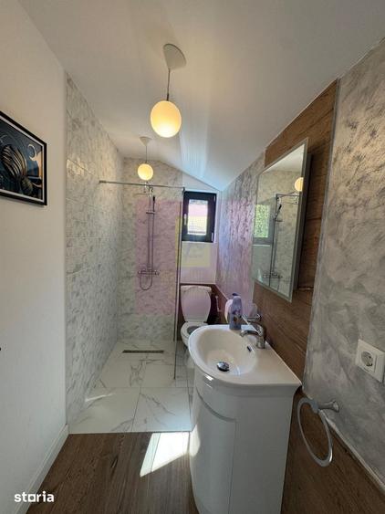 Casă cu 6 camere cu Teren 482 Mp în Central