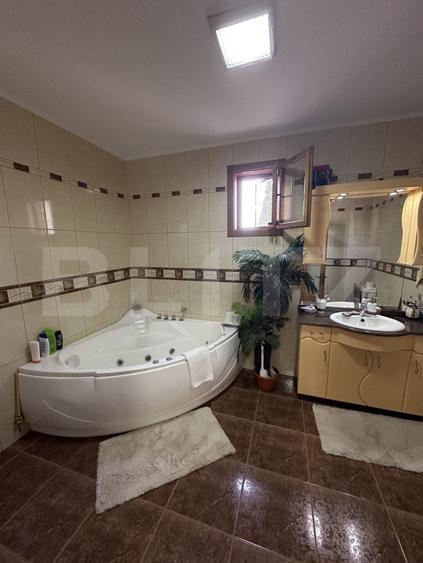 Casă individuală cu 11 camere cu Canalizare în Exterior Nord