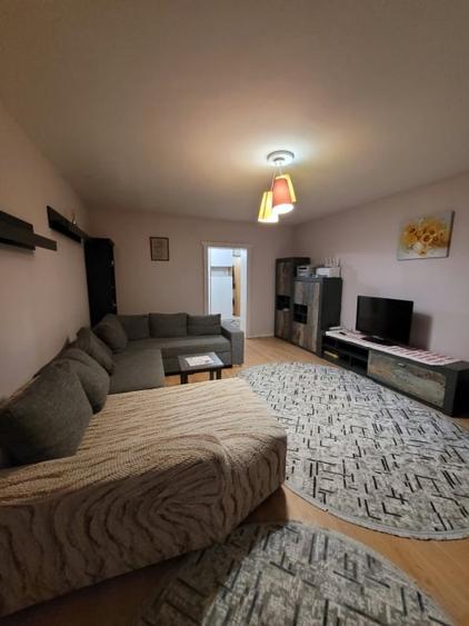 Apartament cu 3 camere decomandat, mobilat în Central