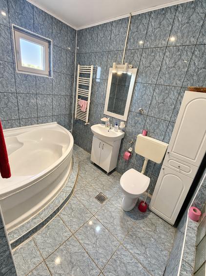 Casă individuală cu 3 camere cu Canalizare în Central