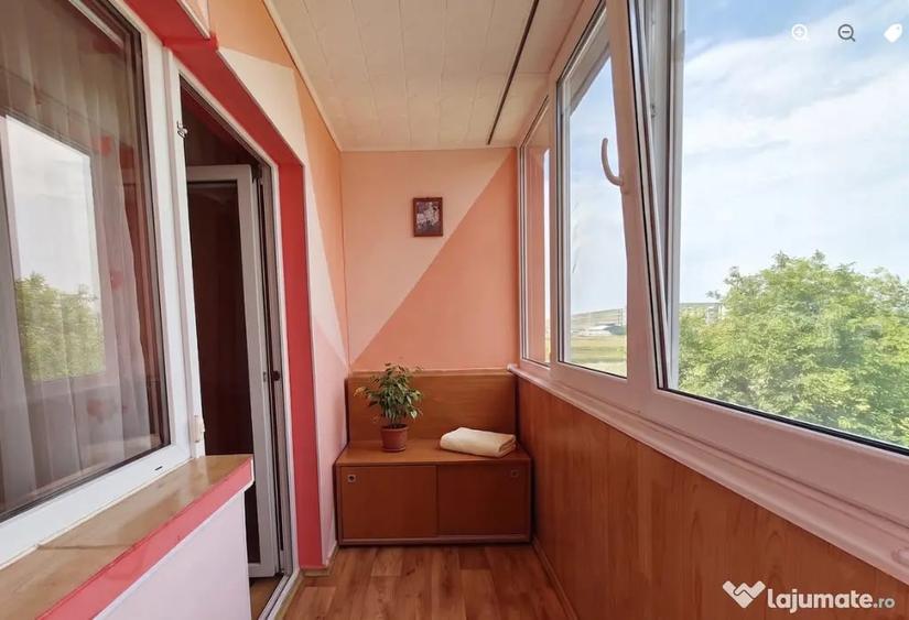 Apartament cu 3 camere decomandat în Triaj