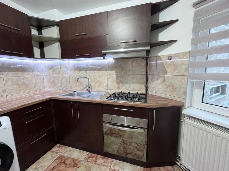 Apartament cu 3 camere semidecomandat în Soarelui