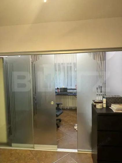 Apartament cu 4 camere decomandat, mobilat în Central
