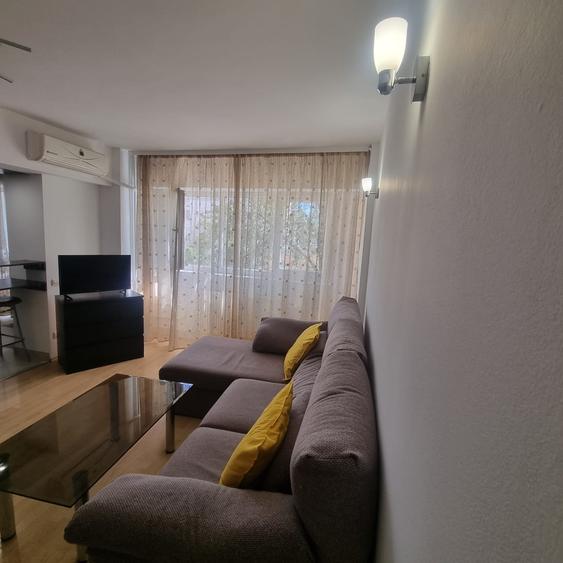 Apartament cu 2 camere semidecomandat, mobilat în Dorobanți