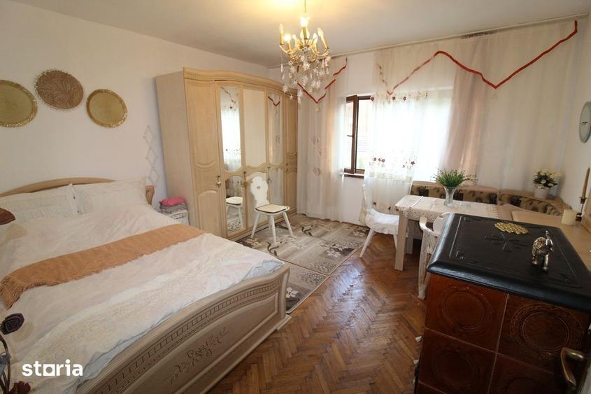 Casă cu 5 camere cu Teren 264 Mp în Teliucu Inferior