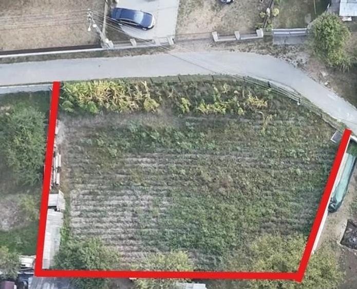 Teren de 600 mp, în Rus