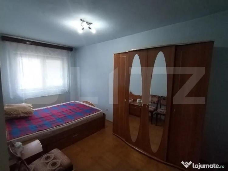 Apartament cu 3 camere decomandat, mobilat în Micro 4