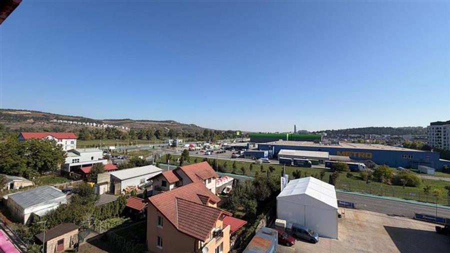 Apartament cu 3 camere circular, mobilat în Florești