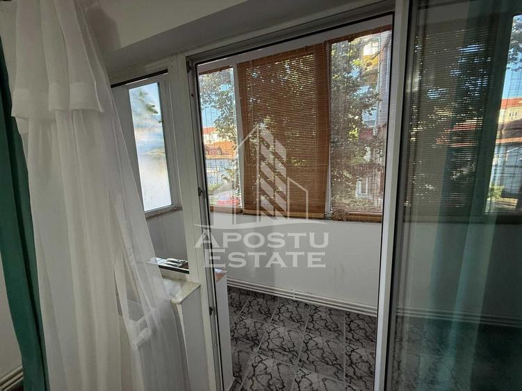 Apartament cu 3 camere semidecomandat, mobilat în Bucovina