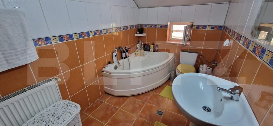 Casă individuală cu 7 camere cu Teren 700 Mp în Bordei