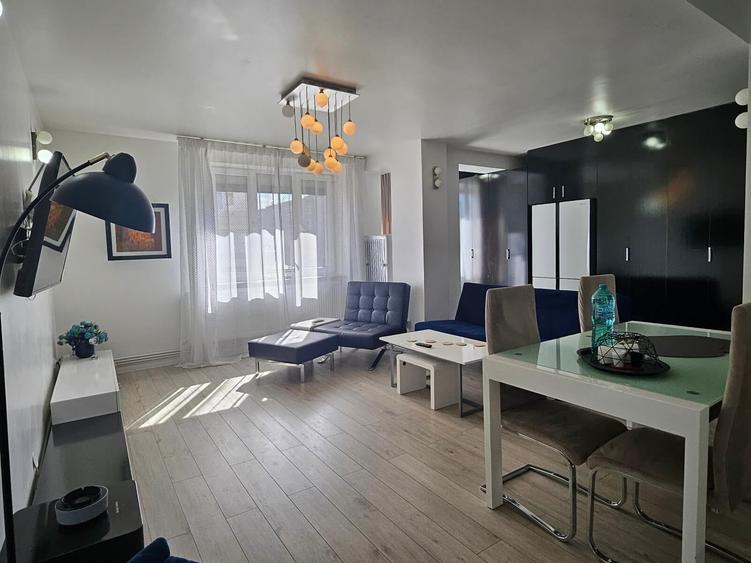 Apartament cu 3 camere decomandat în Ultracentral
