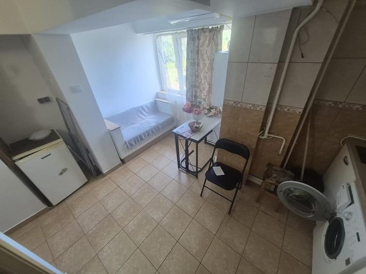 Garsonieră decomandată în Hala Centrală