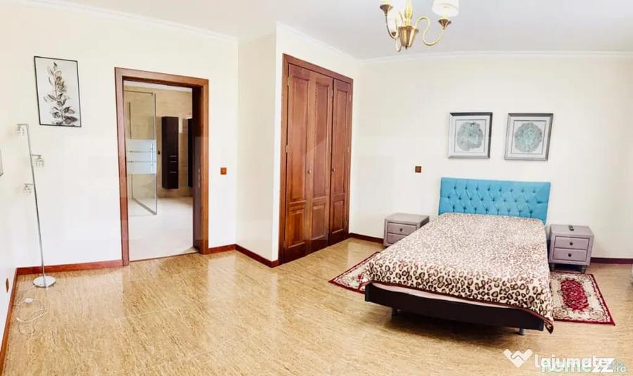 Casă cu 7 camere cu Teren 959 Mp în Central