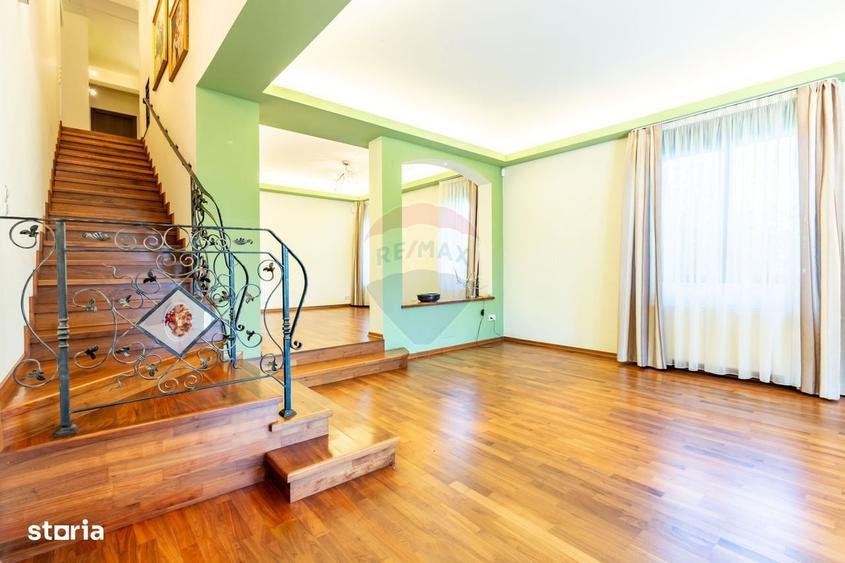 Casă cu 4 camere în Dumbrăveni