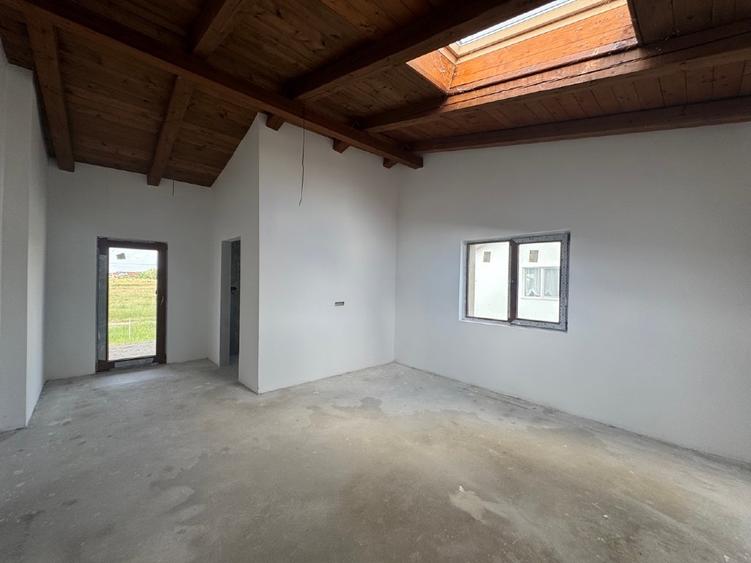 Casă individuală cu 5 camere cu Teren 652 Mp în Nojorid