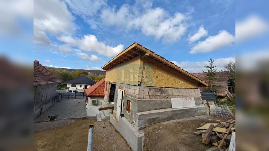 Casă cu 2 camere cu Teren 1000 Mp în Vâlcele