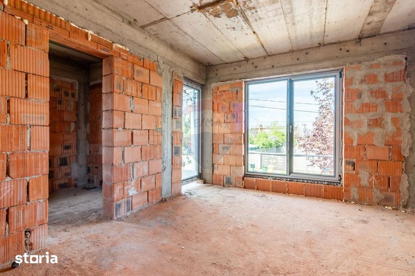 Casă cu 5 camere cu Teren 264 Mp în Central
