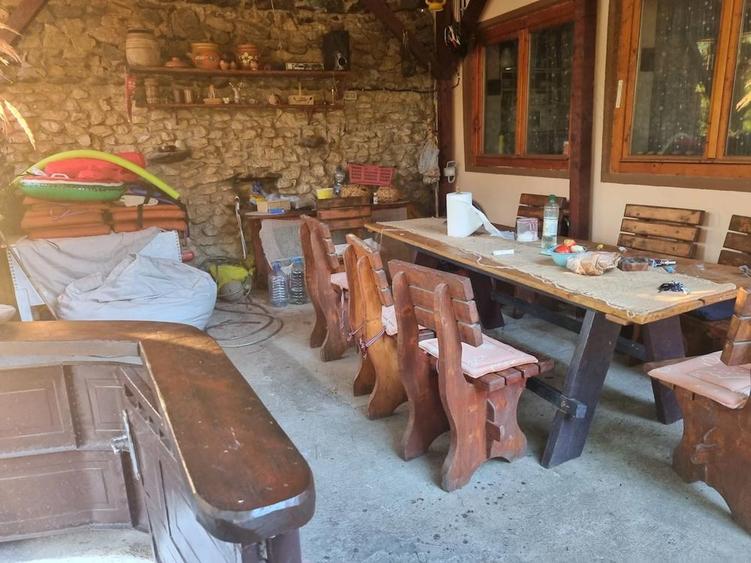 Casă cu 4 camere cu Teren 240 Mp în Surducu Mic