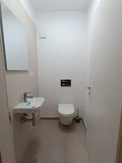Apartament cu 3 camere decomandat în Sisești