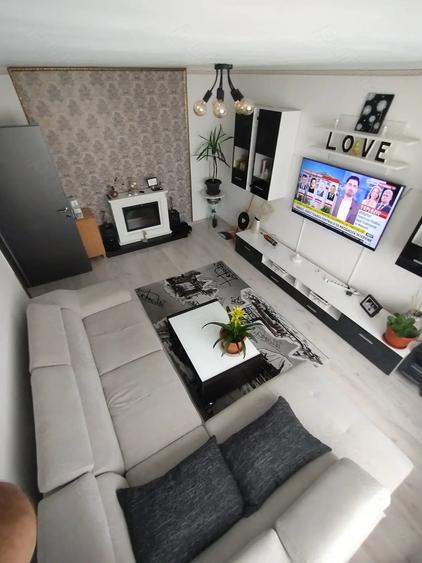 Apartament cu 4 camere decomandat în Central
