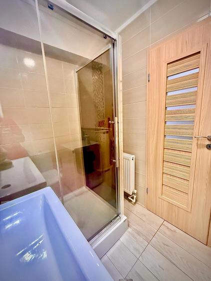 Apartament cu 3 camere decomandat, mobilat în Est