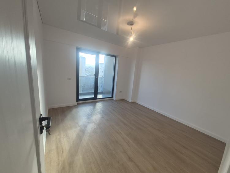 Apartament cu 3 camere decomandat în Nicolina