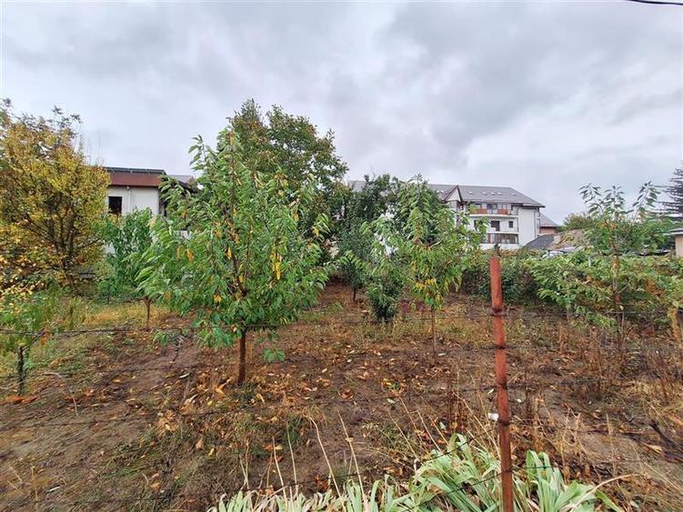 Teren intravilan de 900 mp, în 9 Mai