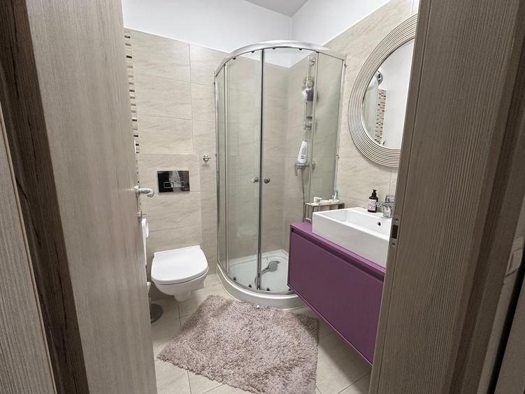 Apartament cu 3 camere decomandat, mobilat în Sud