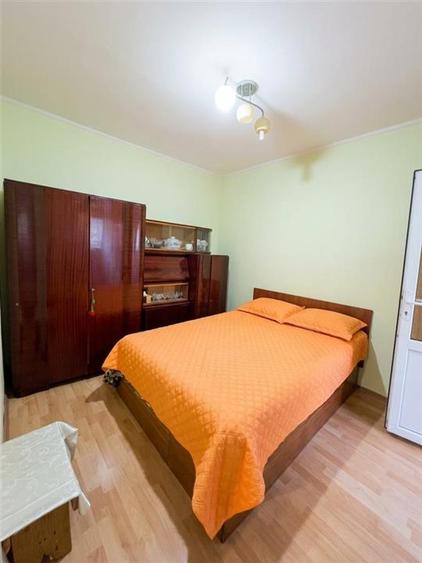 Apartament cu 3 camere semidecomandat în Nufărul