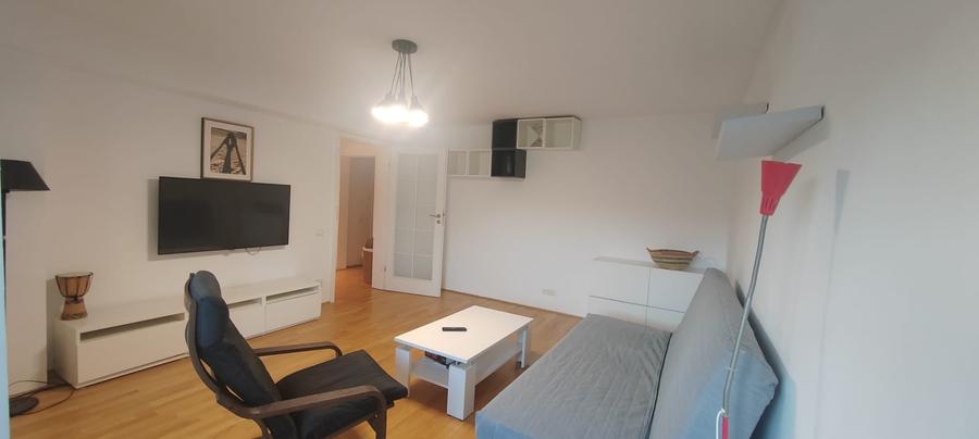 Apartament cu 3 camere decomandat în Drumul Sării