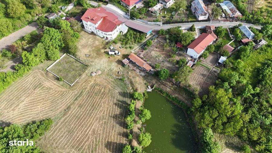 Casă cu 4 camere în Teișori