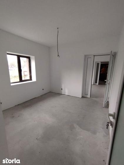 SE VINDE CASA IN CALUGARENI 5 camere, teren 600mp - 3