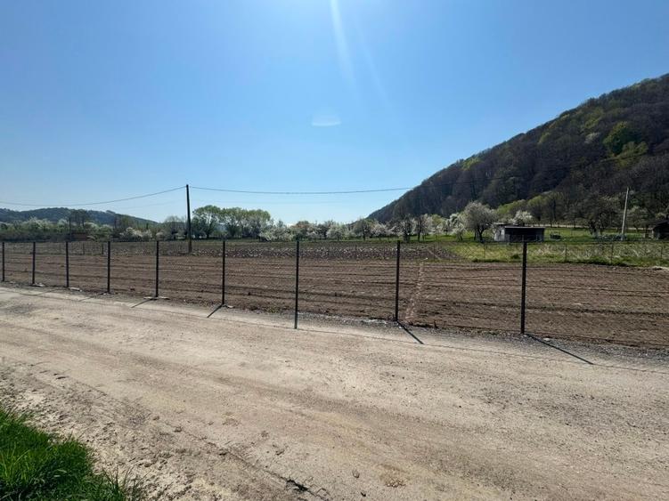 Teren Construcții intravilan de 1420 mp, în Oeștii Ungureni