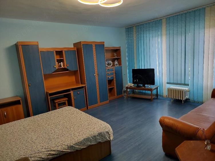 Garsonieră decomandată în Central