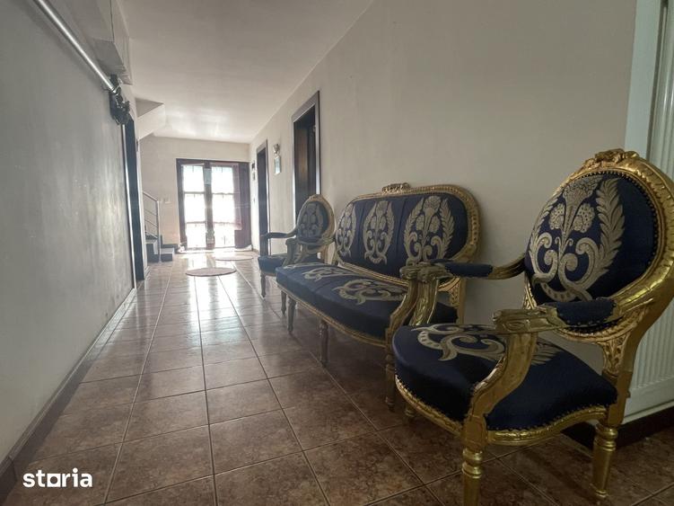 Casă cu 8 camere cu Teren 2000 Mp în Săvinești
