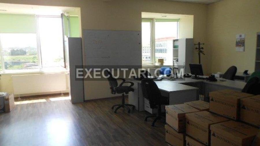 Spațiu comercial, de 5,500 mp, în Central