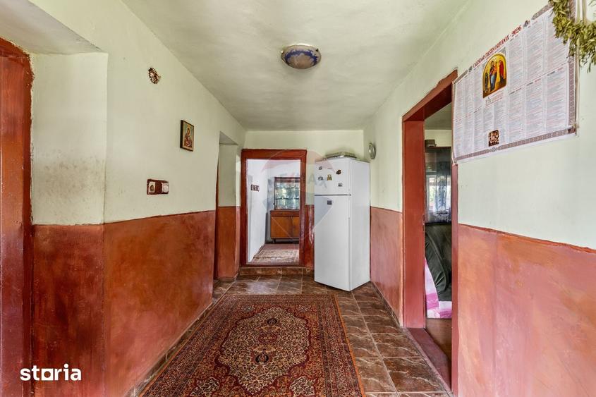 Casă cu 4 camere cu Teren 2422 Mp în Șiria