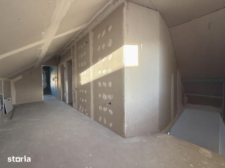Casă cu 4 camere cu Teren 230 Mp în Central