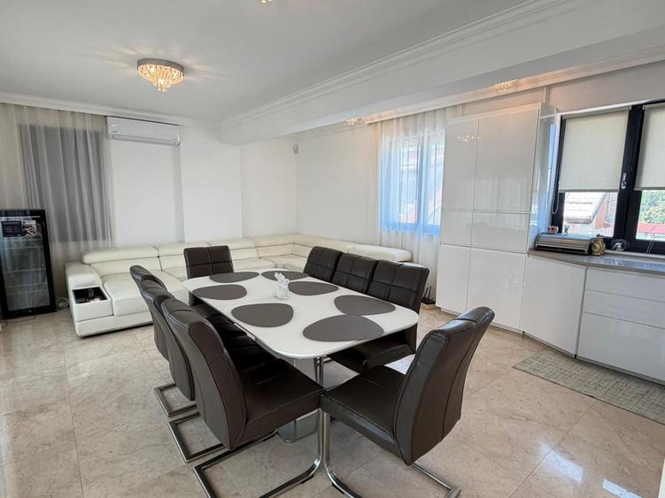 Apartament cu 5 camere decomandat, mobilat în Herăstrău