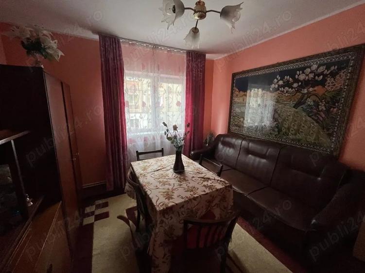 Apartament cu 4 camere decomandat în Central