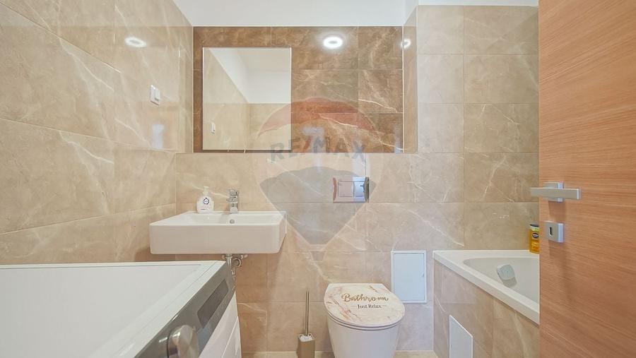Apartament cu 3 camere decomandat, mobilat în Tractorul