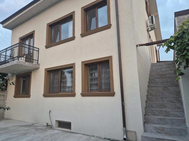 Casă cu 7 camere cu Teren 300 Mp în Km 5