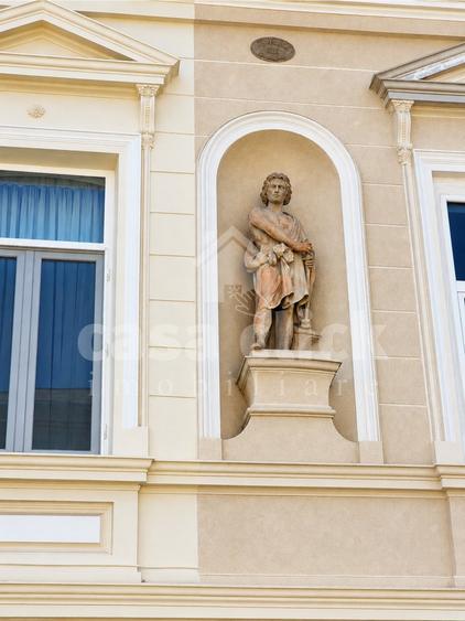 Apartament cu 6 camere decomandat, mobilat în Central