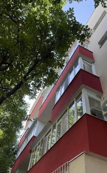Apartament cu 3 camere decomandat în Berceni