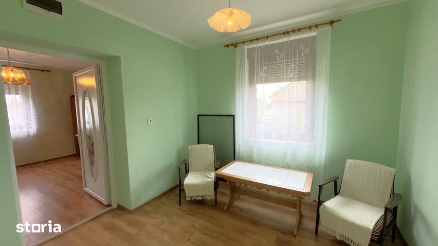 Casă cu 4 camere cu Teren 3405 Mp în Petrești
